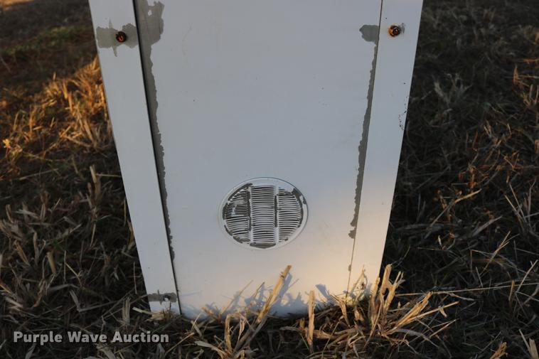 image for item EE9903 Heath & Company New Holland sign