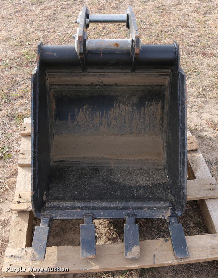 image for item EE9912 19"W bucket