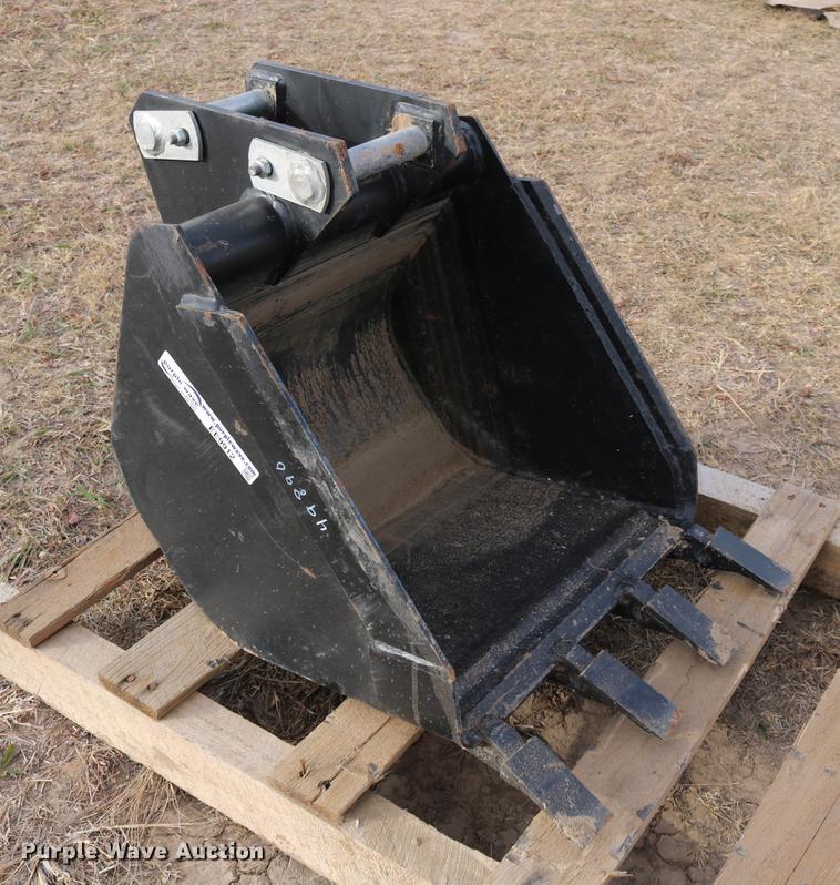 image for item EE9912 19"W bucket