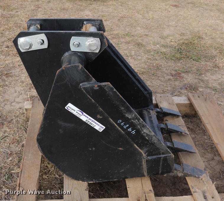 image for item EE9912 19"W bucket