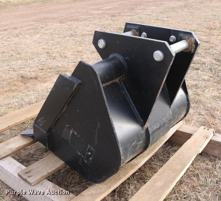 image for item EE9912 19"W bucket