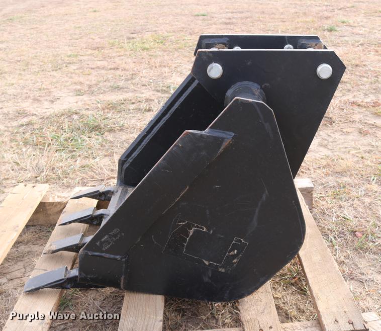 image for item EE9912 19"W bucket