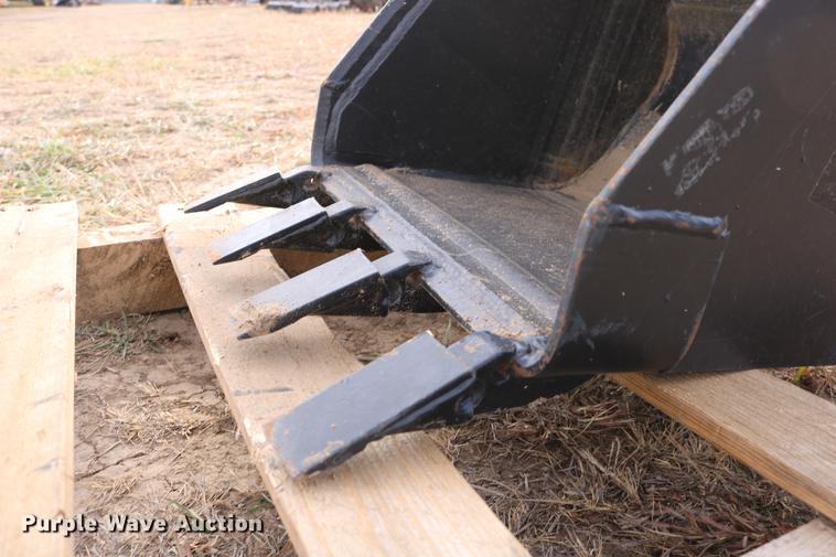 image for item EE9912 19"W bucket