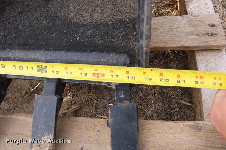 image for item EE9912 19"W bucket