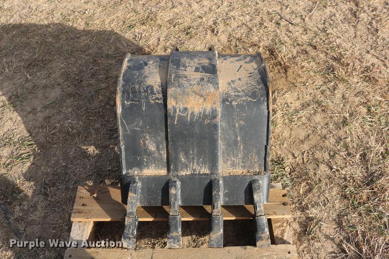 image for item EE9912 19"W bucket