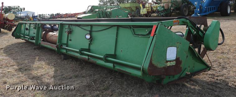 image for item EE9918 1996 John Deere 930 rigid head