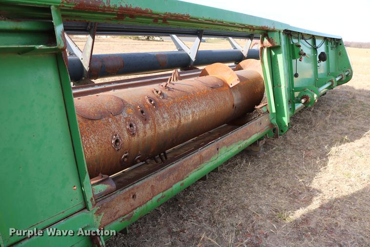 image for item EE9918 1996 John Deere 930 rigid head