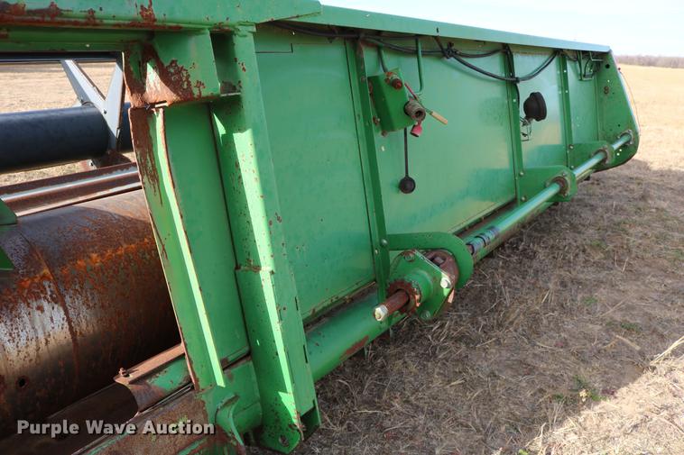 image for item EE9918 1996 John Deere 930 rigid head