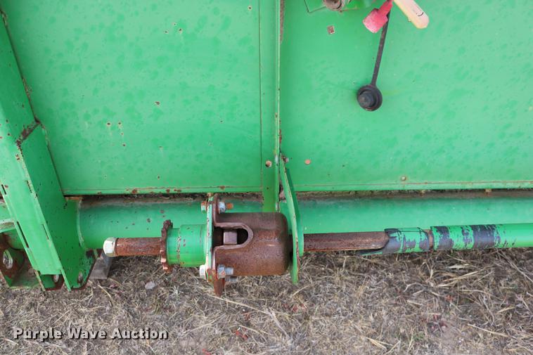 image for item EE9918 1996 John Deere 930 rigid head