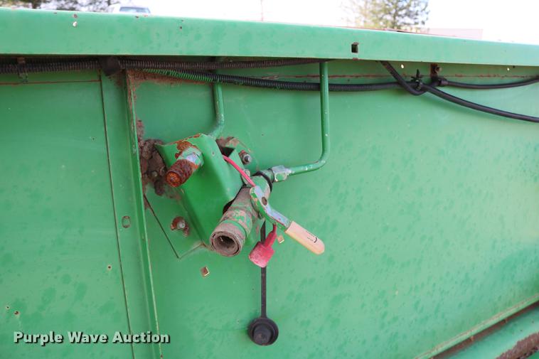 image for item EE9918 1996 John Deere 930 rigid head