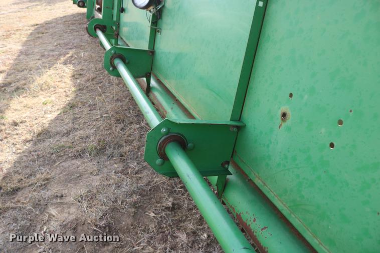 image for item EE9918 1996 John Deere 930 rigid head