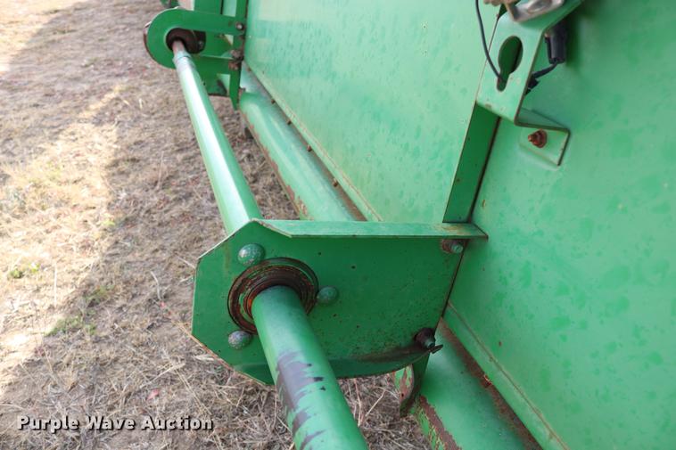 image for item EE9918 1996 John Deere 930 rigid head