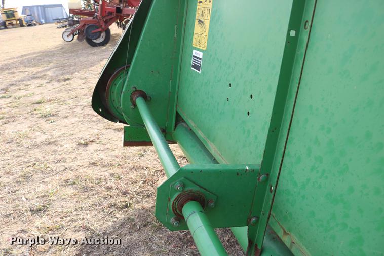 image for item EE9918 1996 John Deere 930 rigid head
