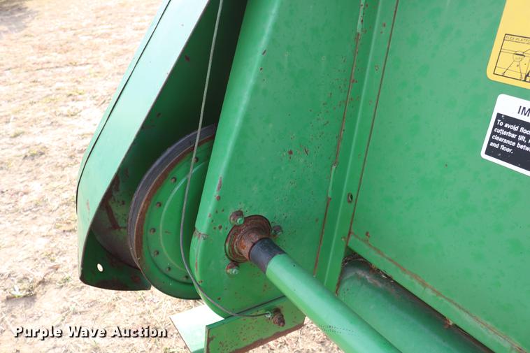 image for item EE9918 1996 John Deere 930 rigid head