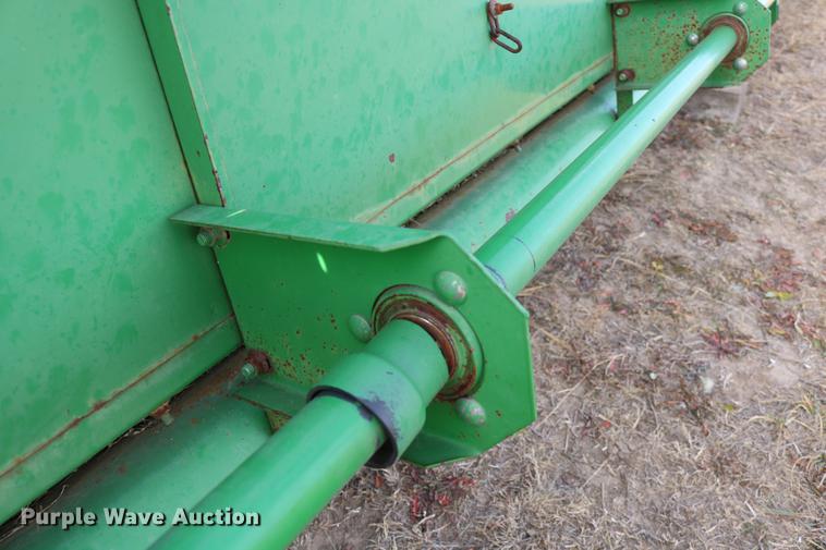 image for item EE9918 1996 John Deere 930 rigid head