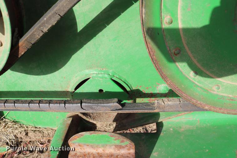 image for item EE9918 1996 John Deere 930 rigid head