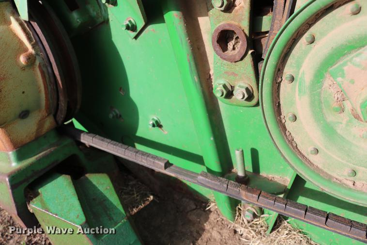 image for item EE9918 1996 John Deere 930 rigid head