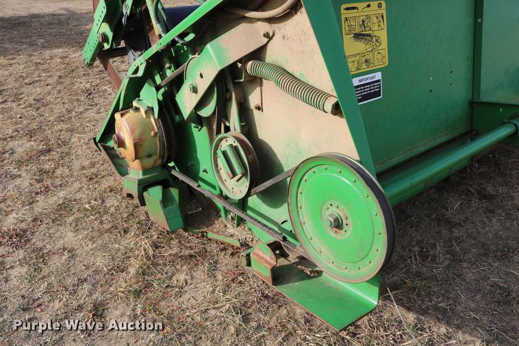 image for item EE9918 1996 John Deere 930 rigid head