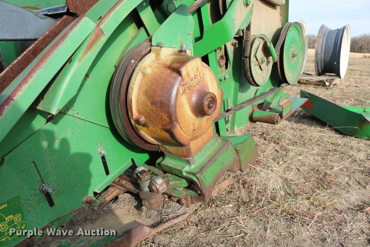 image for item EE9918 1996 John Deere 930 rigid head