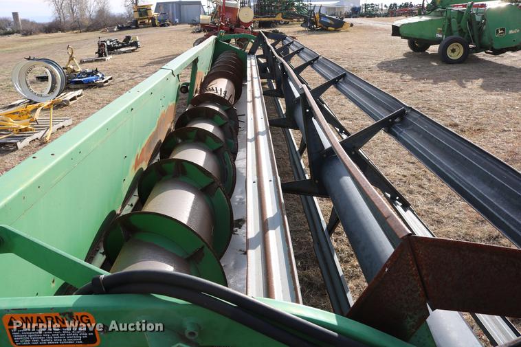 image for item EE9918 1996 John Deere 930 rigid head