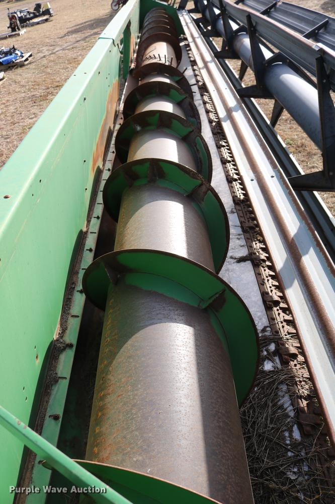 image for item EE9918 1996 John Deere 930 rigid head