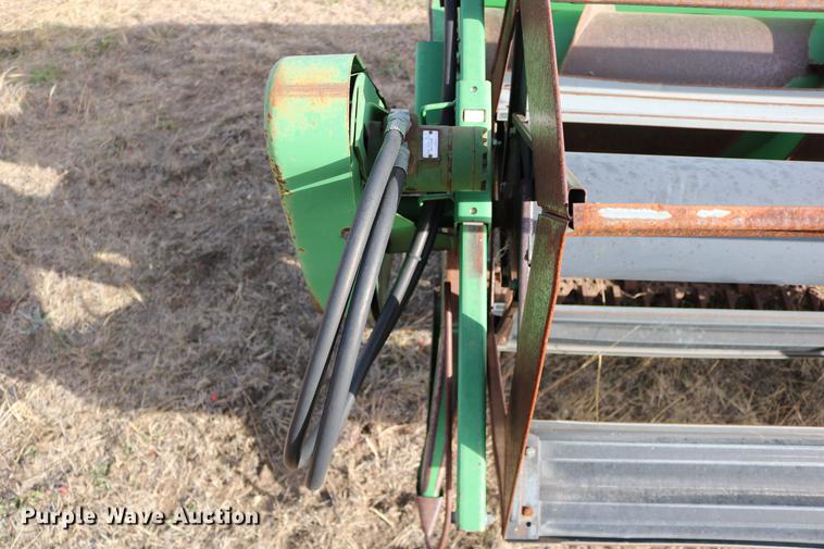 image for item EE9918 1996 John Deere 930 rigid head