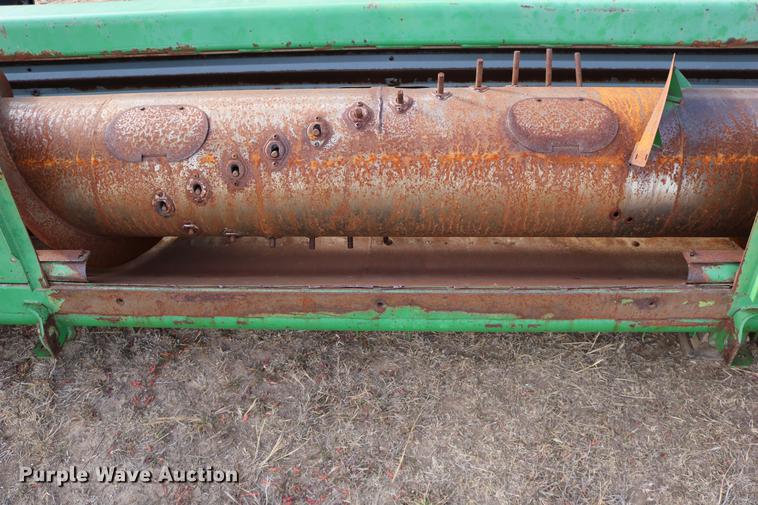 image for item EE9918 1996 John Deere 930 rigid head