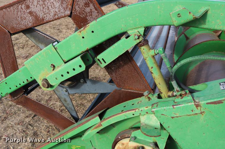 image for item EE9918 1996 John Deere 930 rigid head