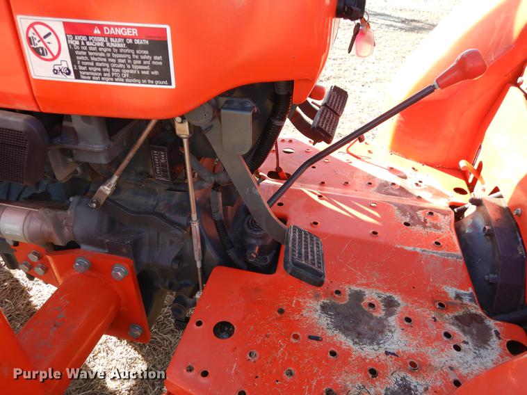 image for item J5604 Kubota L4400 MFWD tractor