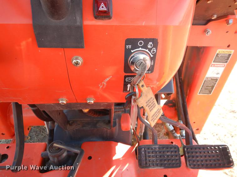 image for item J5604 Kubota L4400 MFWD tractor