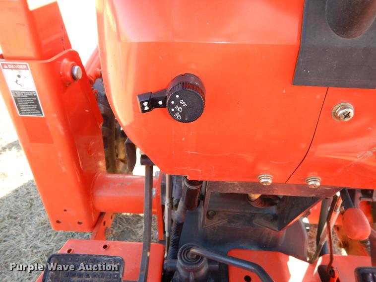 image for item J5604 Kubota L4400 MFWD tractor