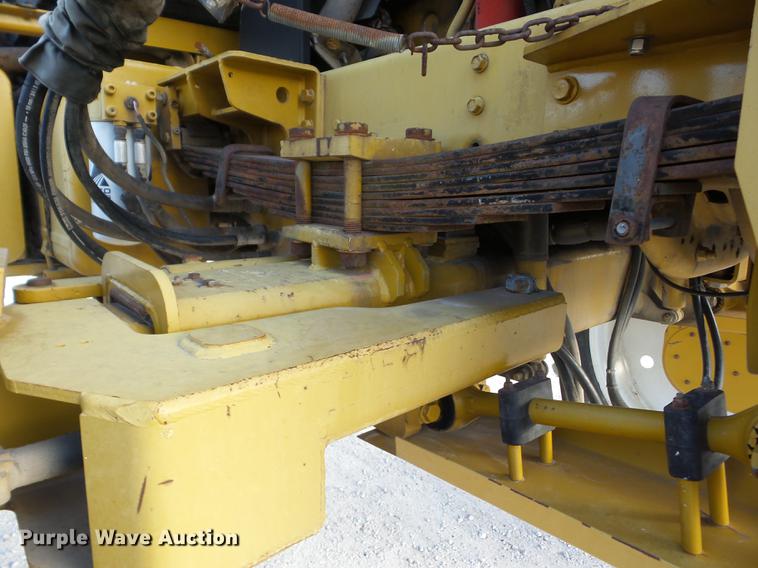 image for item J8551 2002 Ag-Chem RoGator 854 self-propelled sprayer