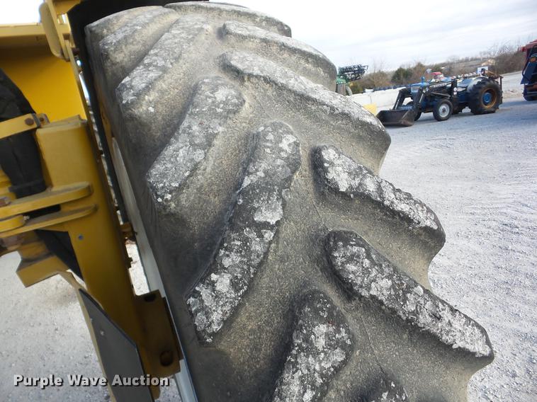 image for item J8551 2002 Ag-Chem RoGator 854 self-propelled sprayer