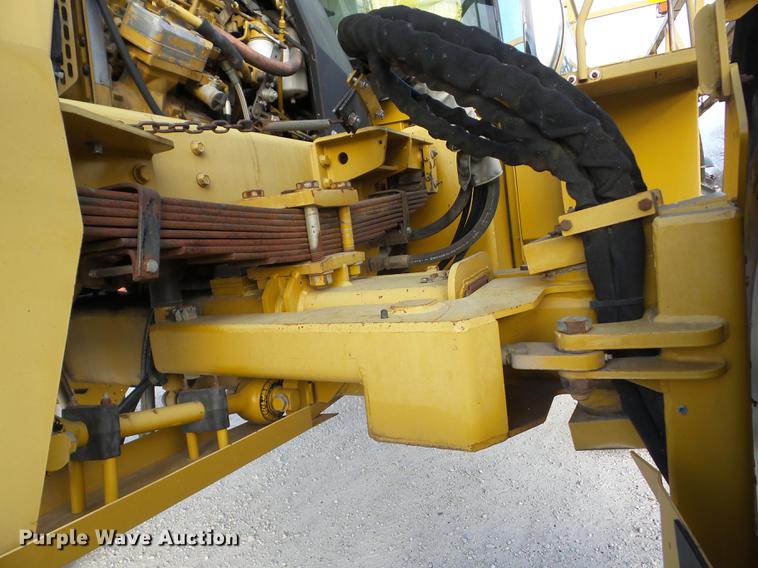 image for item J8551 2002 Ag-Chem RoGator 854 self-propelled sprayer