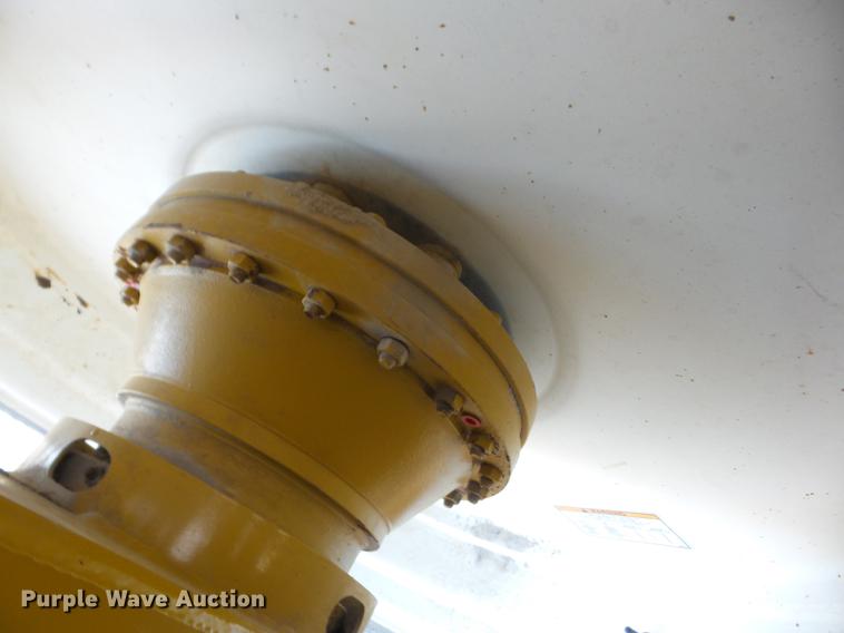 image for item J8551 2002 Ag-Chem RoGator 854 self-propelled sprayer