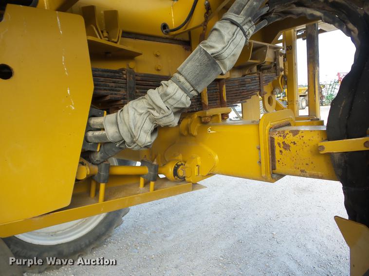 image for item J8551 2002 Ag-Chem RoGator 854 self-propelled sprayer