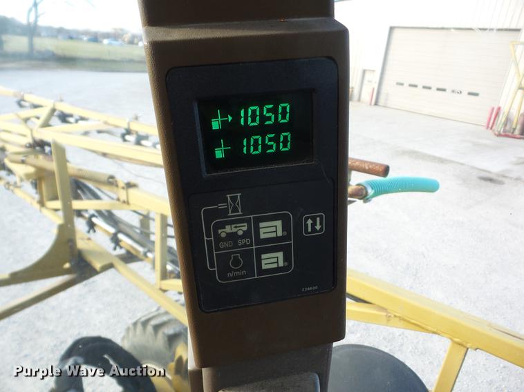 image for item J8551 2002 Ag-Chem RoGator 854 self-propelled sprayer