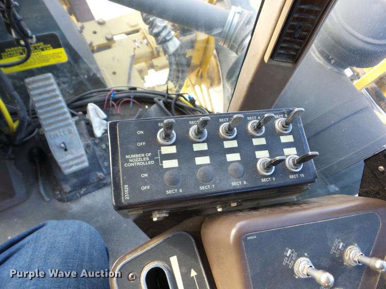 image for item J8551 2002 Ag-Chem RoGator 854 self-propelled sprayer