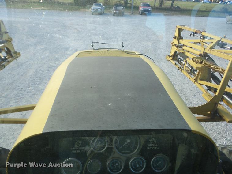 image for item J8551 2002 Ag-Chem RoGator 854 self-propelled sprayer