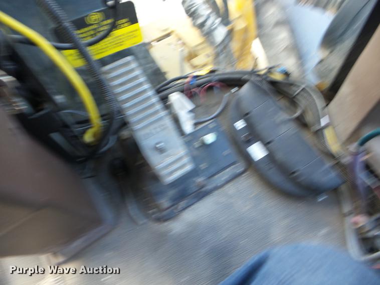 image for item J8551 2002 Ag-Chem RoGator 854 self-propelled sprayer