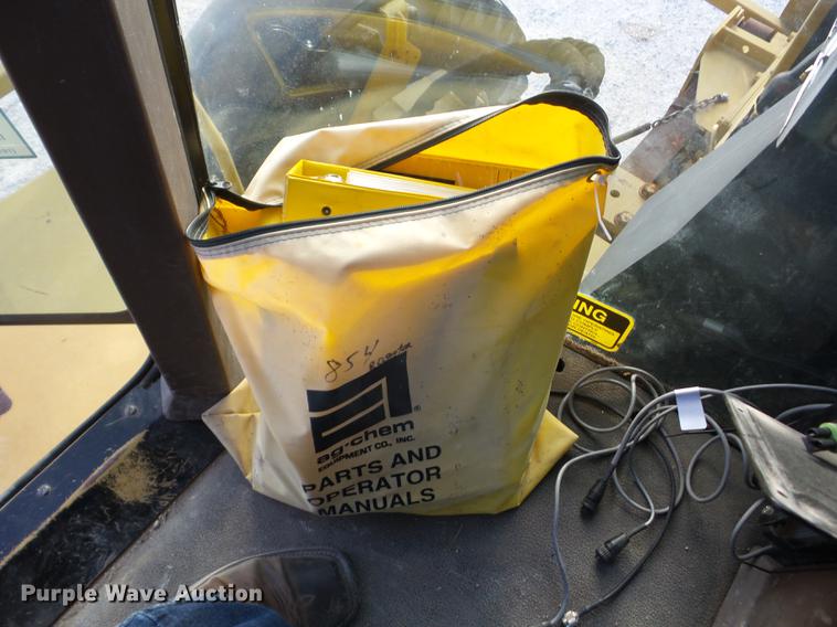 image for item J8551 2002 Ag-Chem RoGator 854 self-propelled sprayer