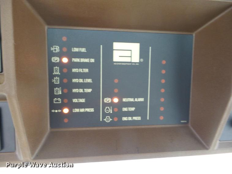 image for item J8551 2002 Ag-Chem RoGator 854 self-propelled sprayer