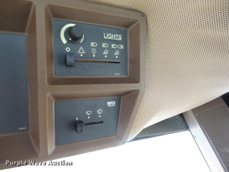 image for item J8551 2002 Ag-Chem RoGator 854 self-propelled sprayer