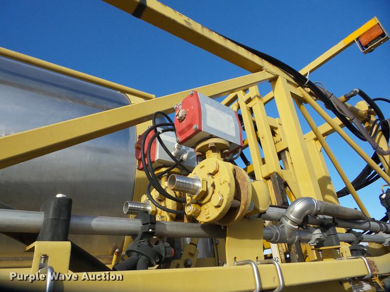 image for item J8551 2002 Ag-Chem RoGator 854 self-propelled sprayer