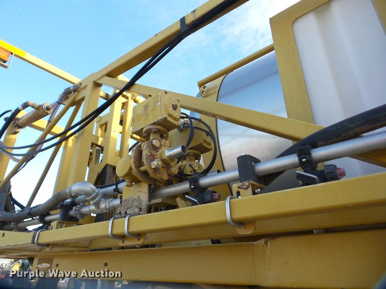 image for item J8551 2002 Ag-Chem RoGator 854 self-propelled sprayer