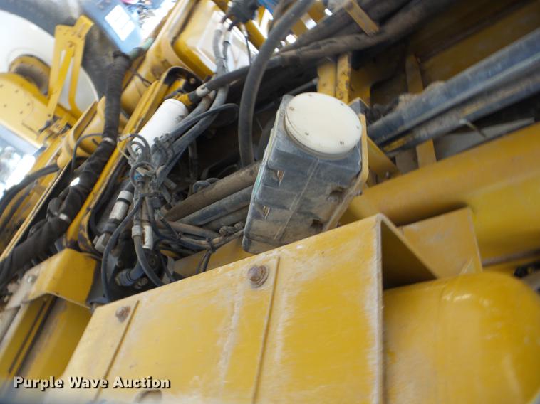 image for item J8551 2002 Ag-Chem RoGator 854 self-propelled sprayer