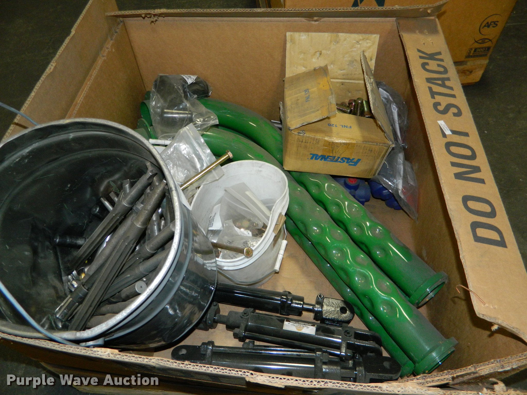 Hardware in Assaria, KS Item DB9957 sold Purple Wave