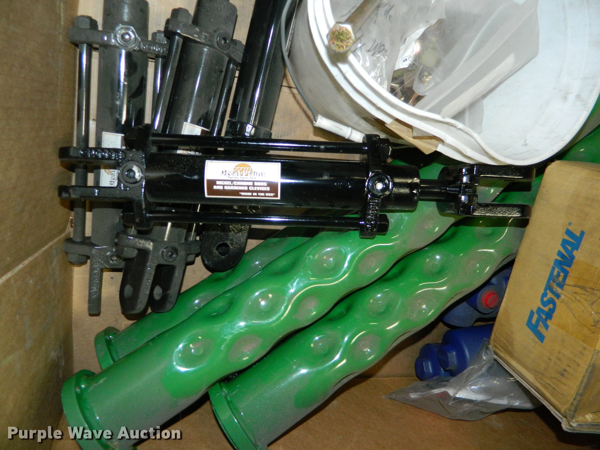 Hardware in Assaria, KS Item DB9957 sold Purple Wave