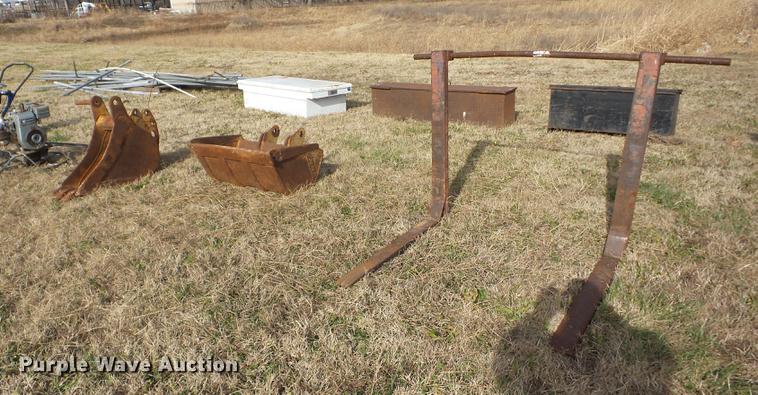 image for item AY9638 Backhoe attachments