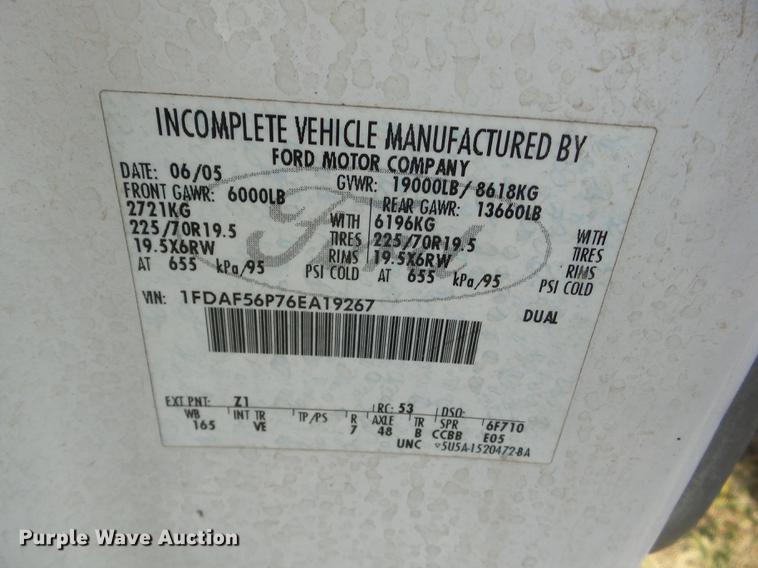 image for item AY9639 2006 Ford F550 flatbed truck